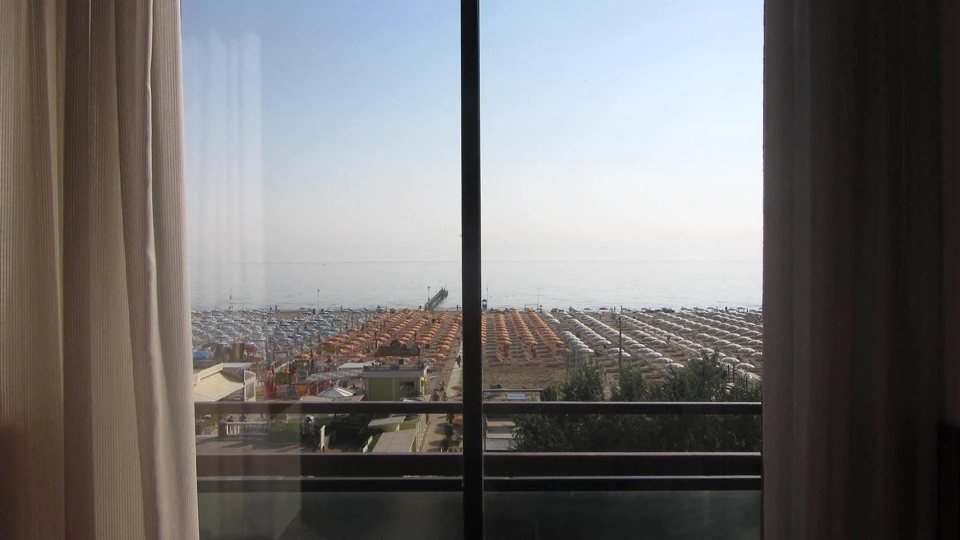 Hotel Carlton Beach Rimini 3*,  Italy