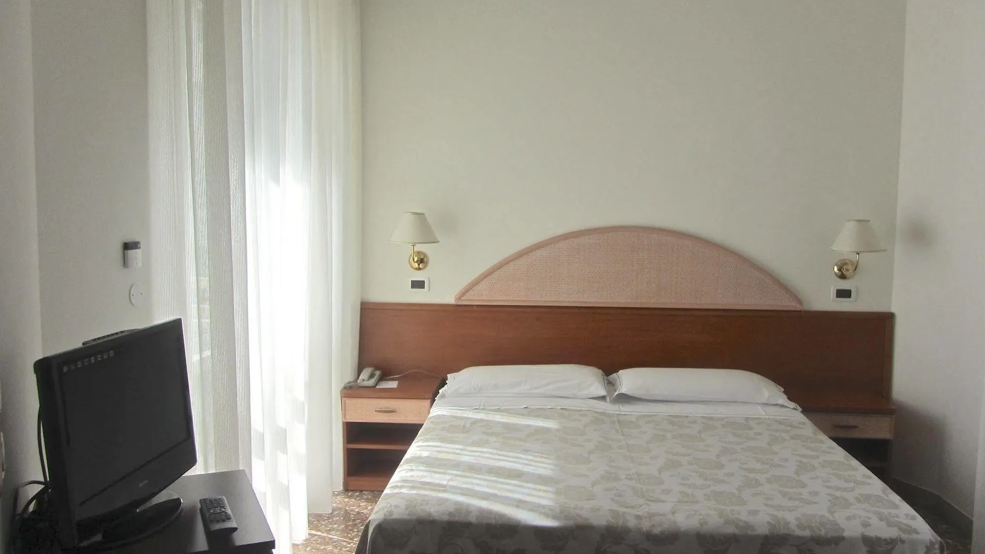 ***  Hotel Carlton Beach Rimini Italy